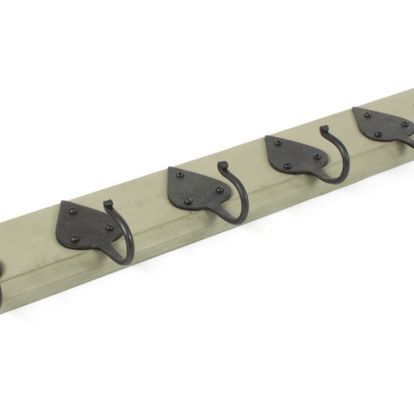 GOTHIC SINGLE ROBE HOOKS ON RACK (7 HOOKS)